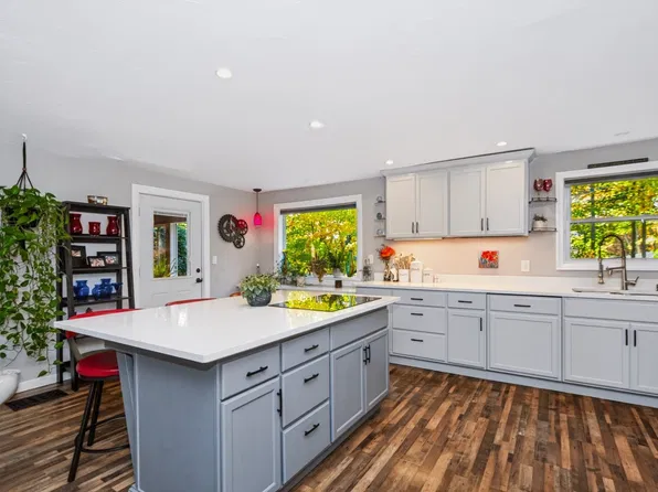 8 Clearview Dr, Marlborough, MA 01752