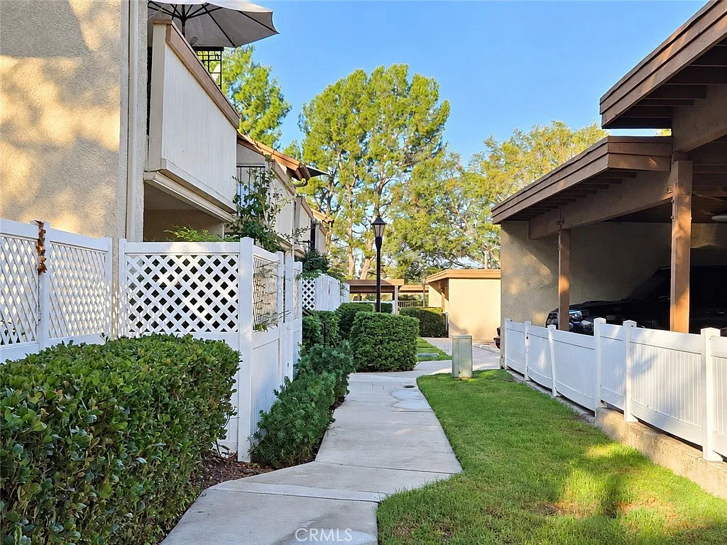 1 bed, 644 sqft, $2,400 — Photo 3