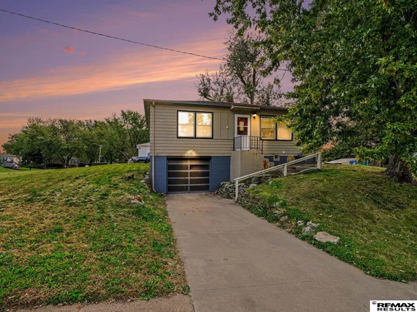 2201 Lillian St, Bellevue, NE 68147