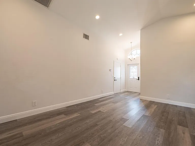 10651 Buttonwood Lake Dr — Photo 9