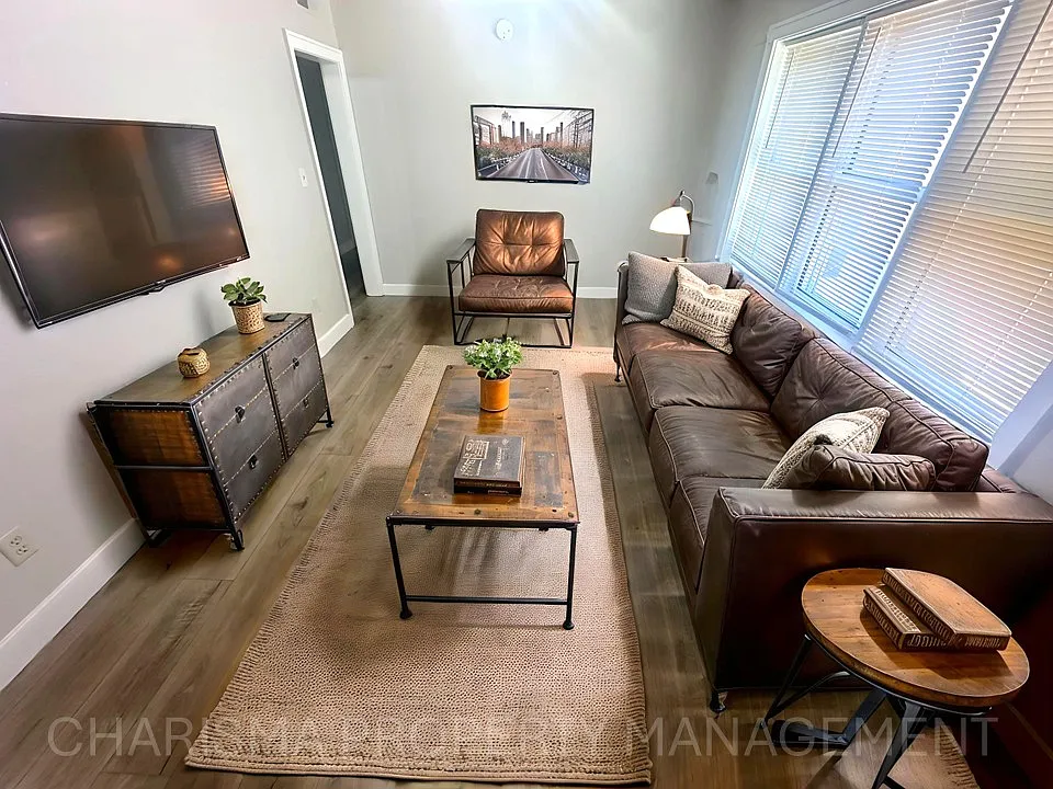 GEPC Properties Plex — Photo 2
