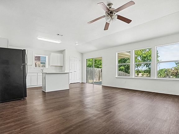 4th image of 2640 Pioneer Bluffs Rd