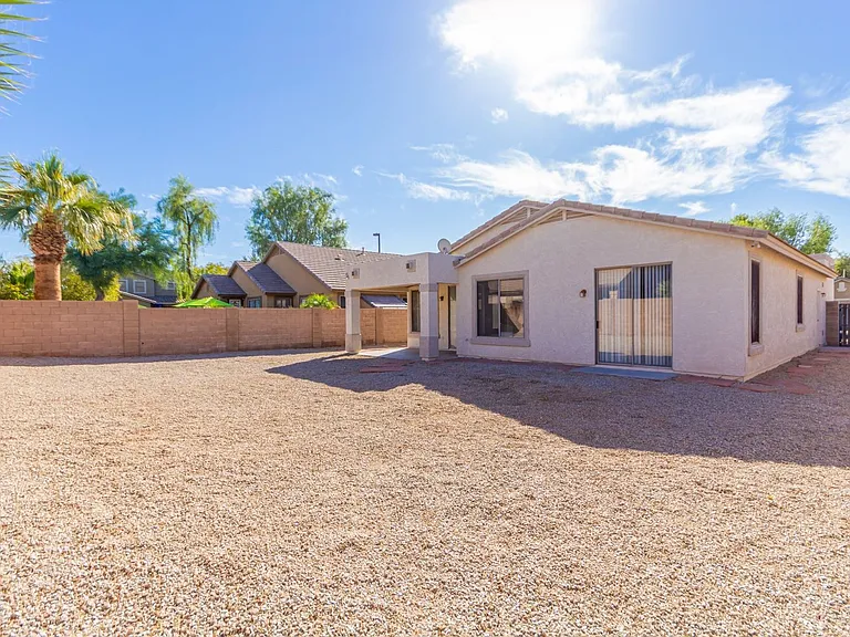 3556 E Hampton Ln — Photo 23