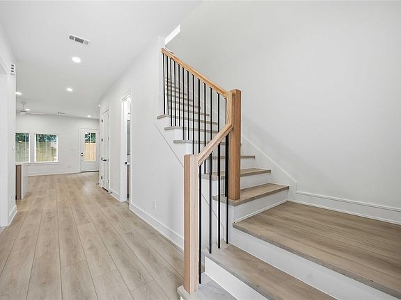 5th image of 8019 Grandview St #B