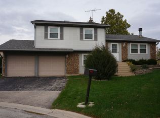 1590 E Bayside Ct, Hoffman Estates, IL 60192