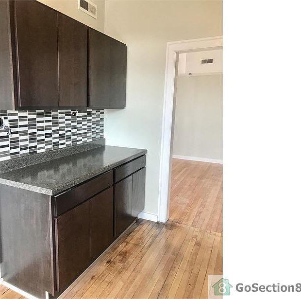 1st image of 7922 S Paulina St #2