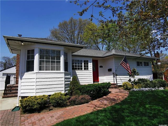 1st image of 1419 Apple Ln