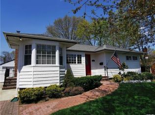 1419 Apple Ln, East Meadow, NY 11554
