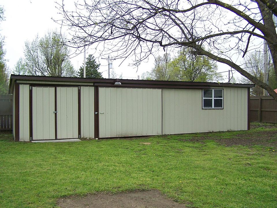 2nd image of 904 Alberta St