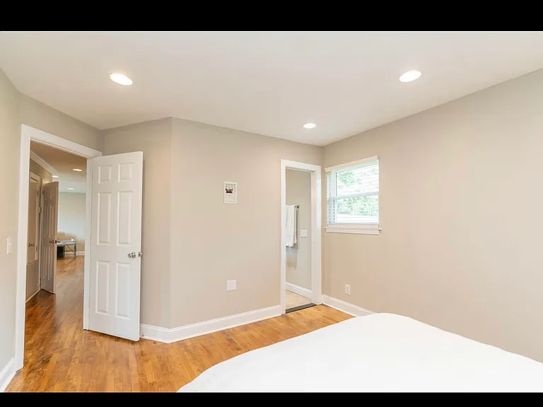 911 Crest Dr — Photo 12