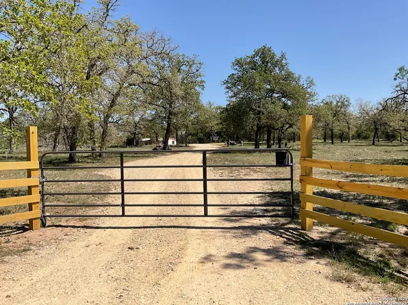 641 Rangeland Rd, Seguin, TX 78155