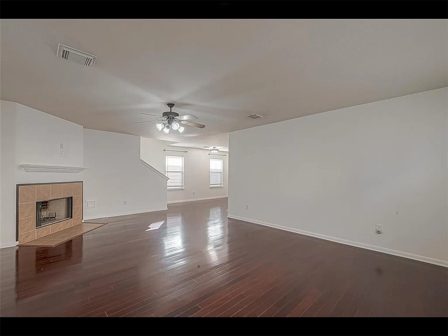 3 bed, 2.5 bath, 2106 sqft, $2,400 — Photo 4