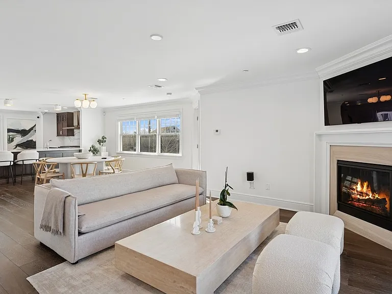 3 Village Green Dr — Photo 6