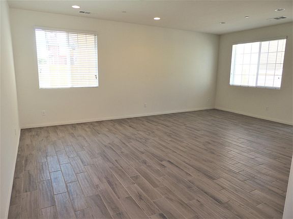 5th image of 662 Huron Pl