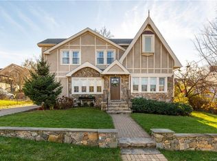 25 Wilbur Pl, Yonkers, NY 10708