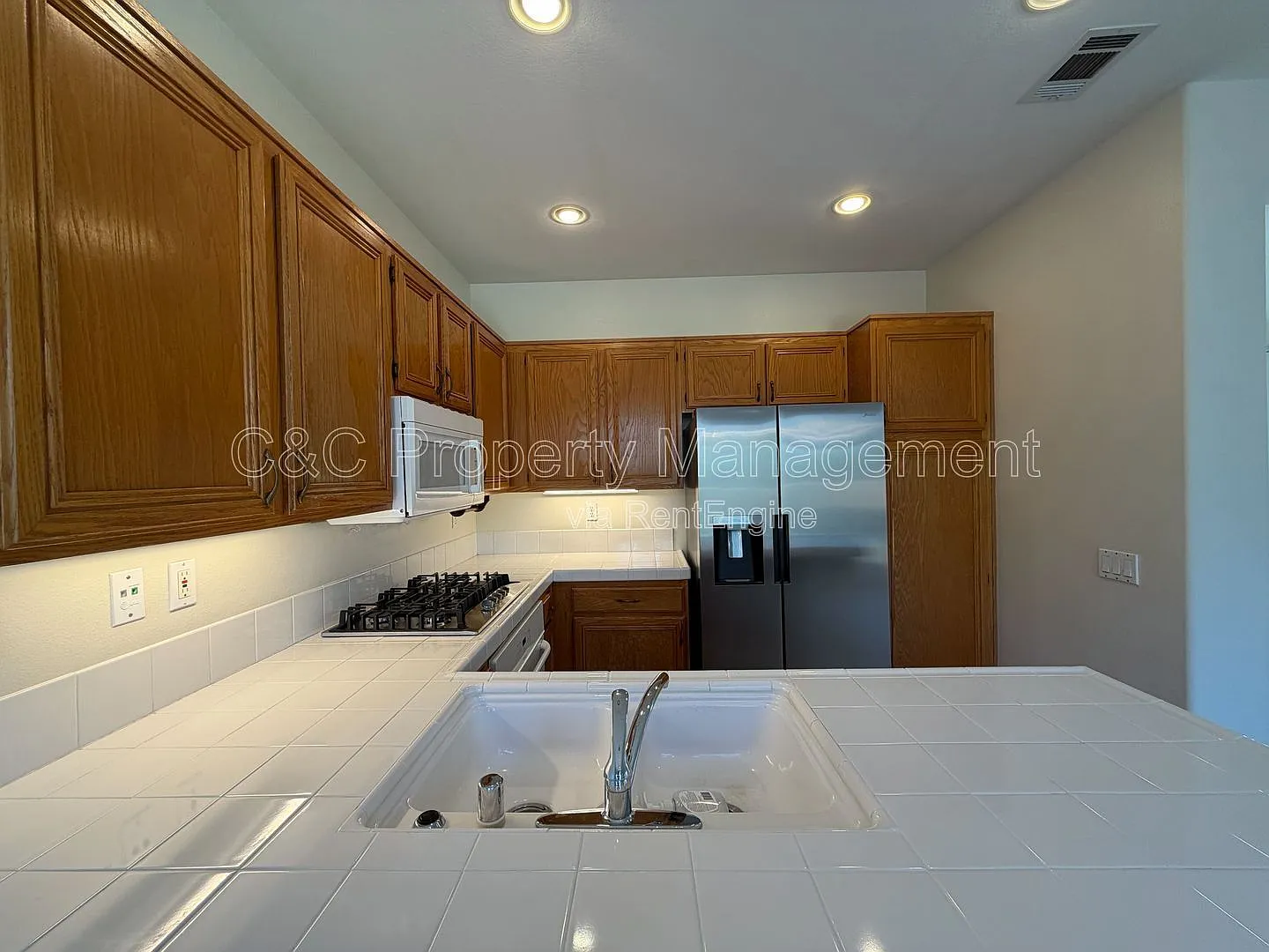 3 bed, 2.5 bath, 1480 sqft, $4,000 — Photo 3