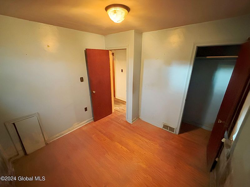 4th image of 1162 Sunrise Boulevard
