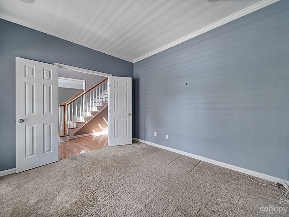 4th image of 2118 Southridge Dr