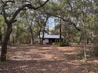 201 Swan Lake Dr, Melrose, FL 32666