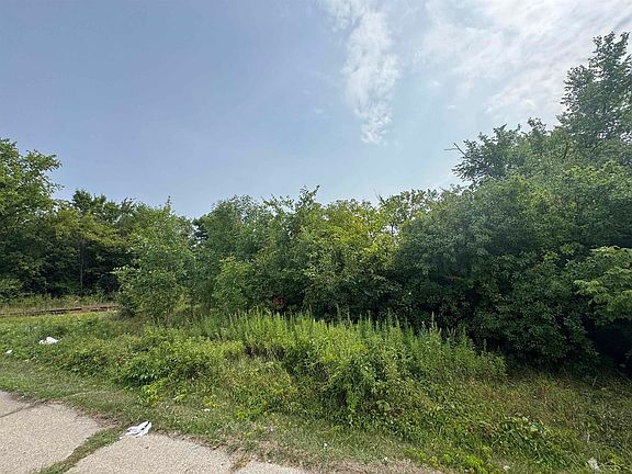 3rd image of 1838 S Warren Ave