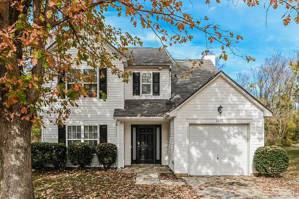 3 bed, 2.5 bath, 1686 sqft, $1,970 — Photo 1