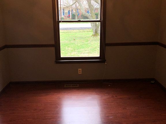 4th image of 629 Deerfield Dr