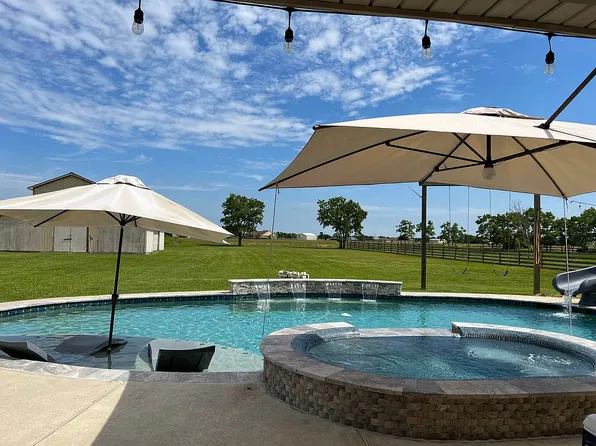 4307 Skylane Rd, Beach City, TX 77523