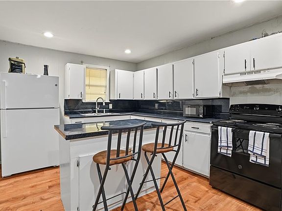 4th image of 205 21st Ave