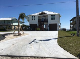 109 Ocean Dr, Rockport, TX 78382