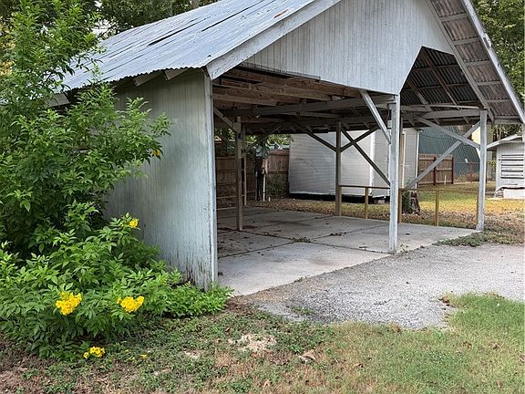 3rd image of 882 Buerger Ln