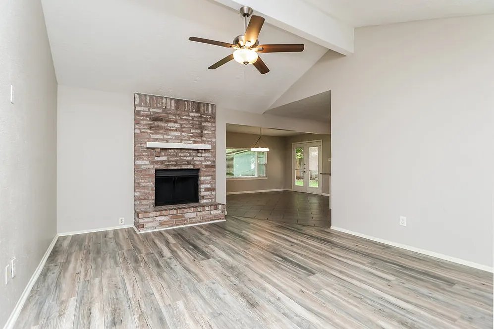 4 bed, 2.0 bath, 2198 sqft, $2,005 — Photo 3