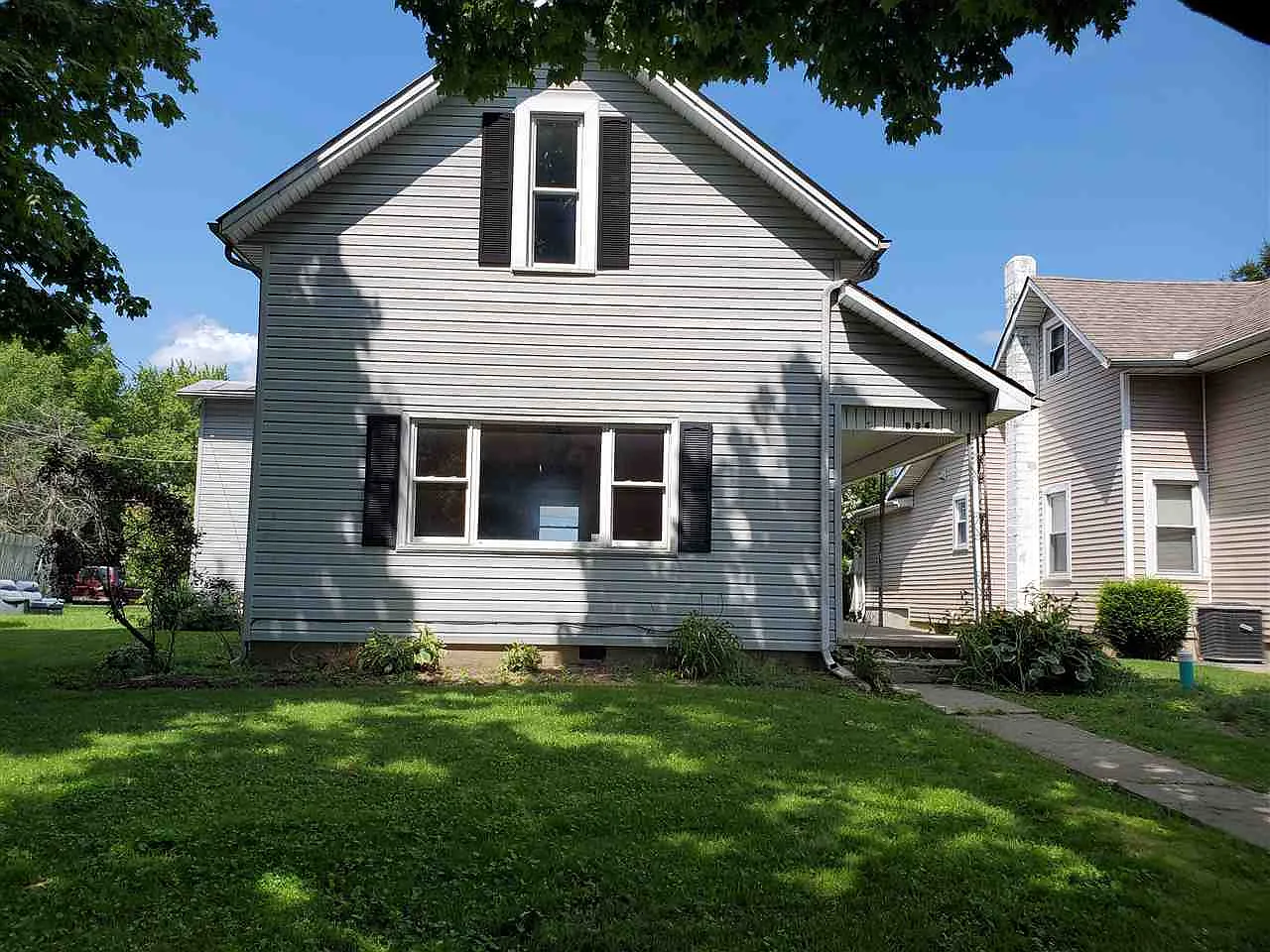 834 W Division St photo 1