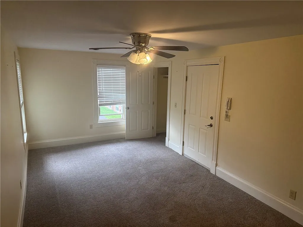 2 bed, 1.0 bath, 650 sqft, $1,000 — Photo 2
