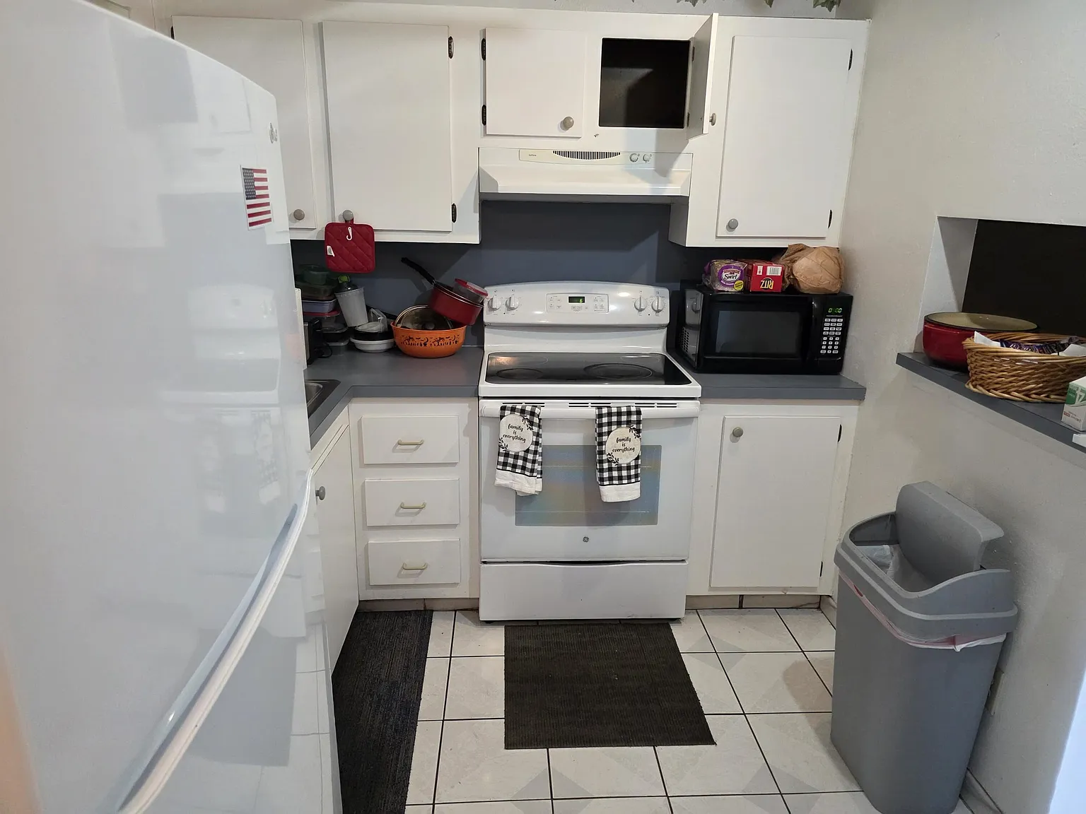 1 bed, 1.0 bath, 725 sqft, $1,300 — Photo 2