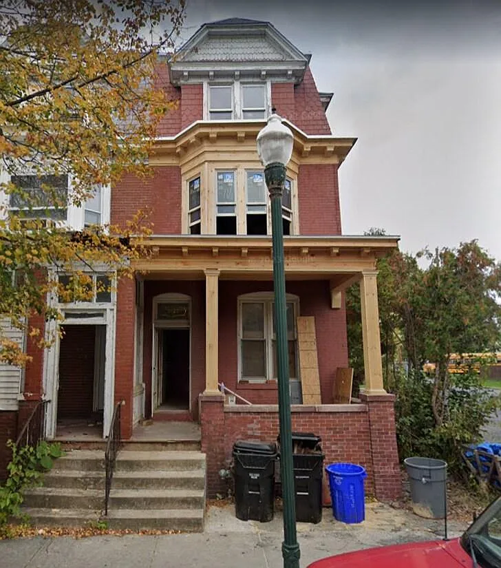 3 bed, 1300 sqft, $1,550 — Photo 1