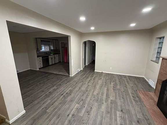 2nd image of 6835 Rosemont Ave