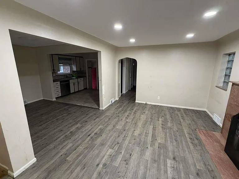 6835 Rosemont Ave — Photo 2