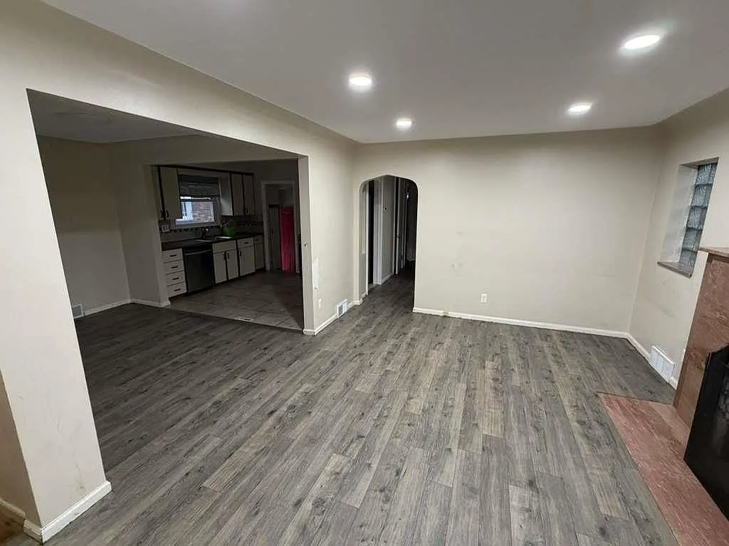 Building Photo - 6835 Rosemont Ave