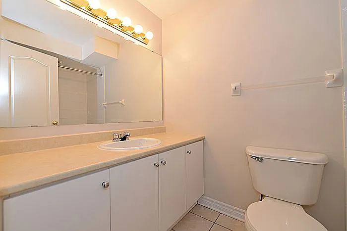 385 Bell St S — Photo 10