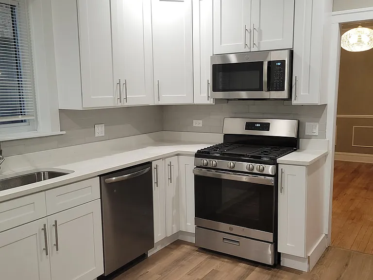 5633 N Mozart St #1 — Photo 2