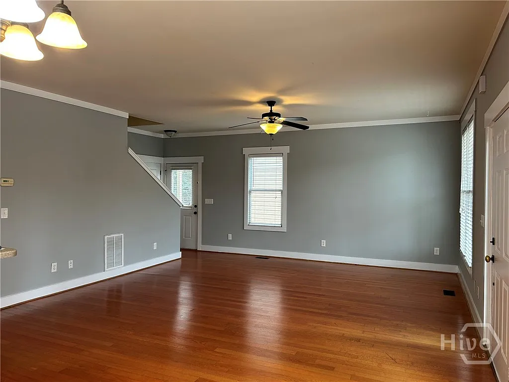 3 bed, 2.5 bath, 1589 sqft, $1,875 — Photo 2