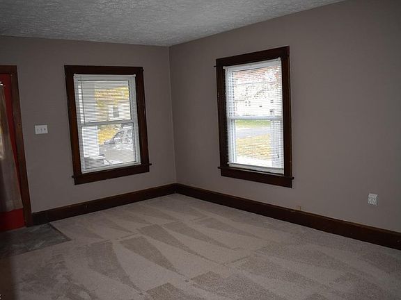 3rd image of 225 Ohio Ave