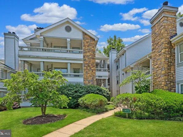 13070 Autumn Woods Way APT 302, Fairfax, VA 22033