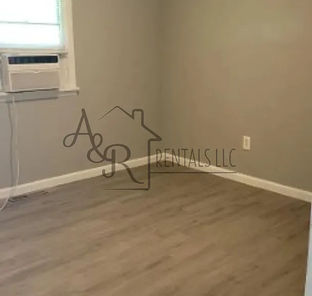 523 E 22nd St — Photo 10
