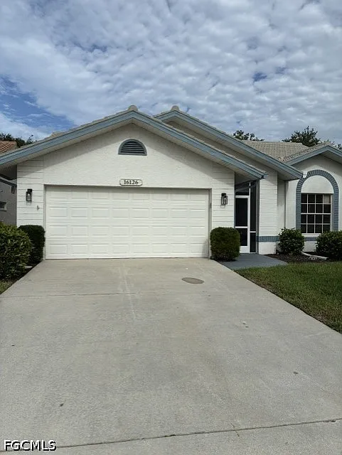 3 bed, 2.0 bath, 1564 sqft, $5,800 — Photo 1
