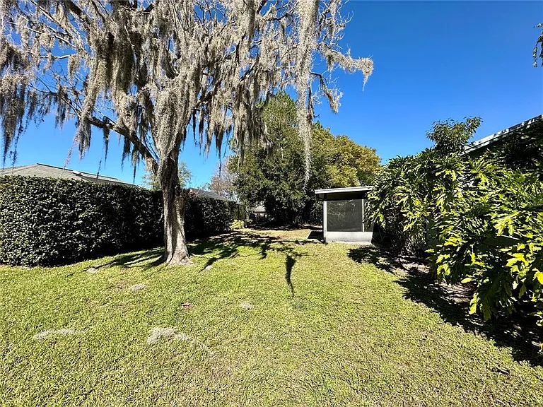 1831 Twisting Ln — Photo 13