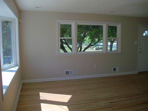 5th image of 2421 Newell Dr