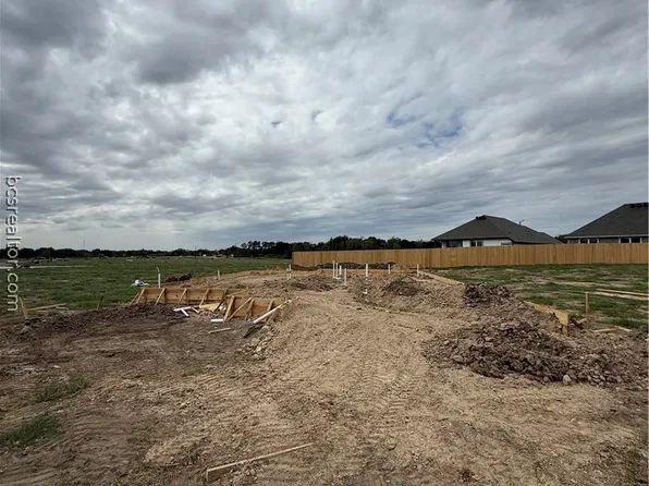 2100 Pitkin Ln, Bryan, TX 77803