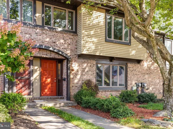 35 Essex Pl, Newtown, PA 18940