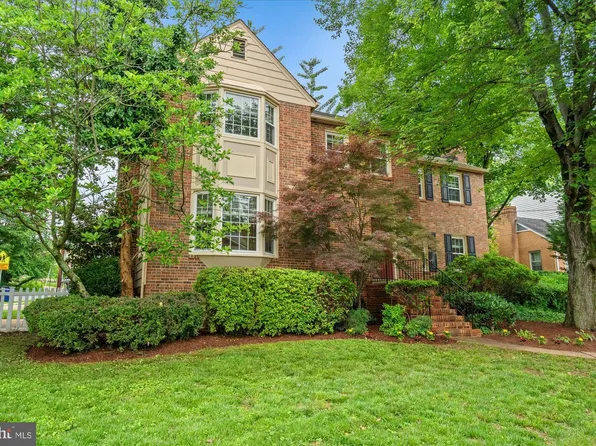 2232 Military Rd, Arlington, VA 22207